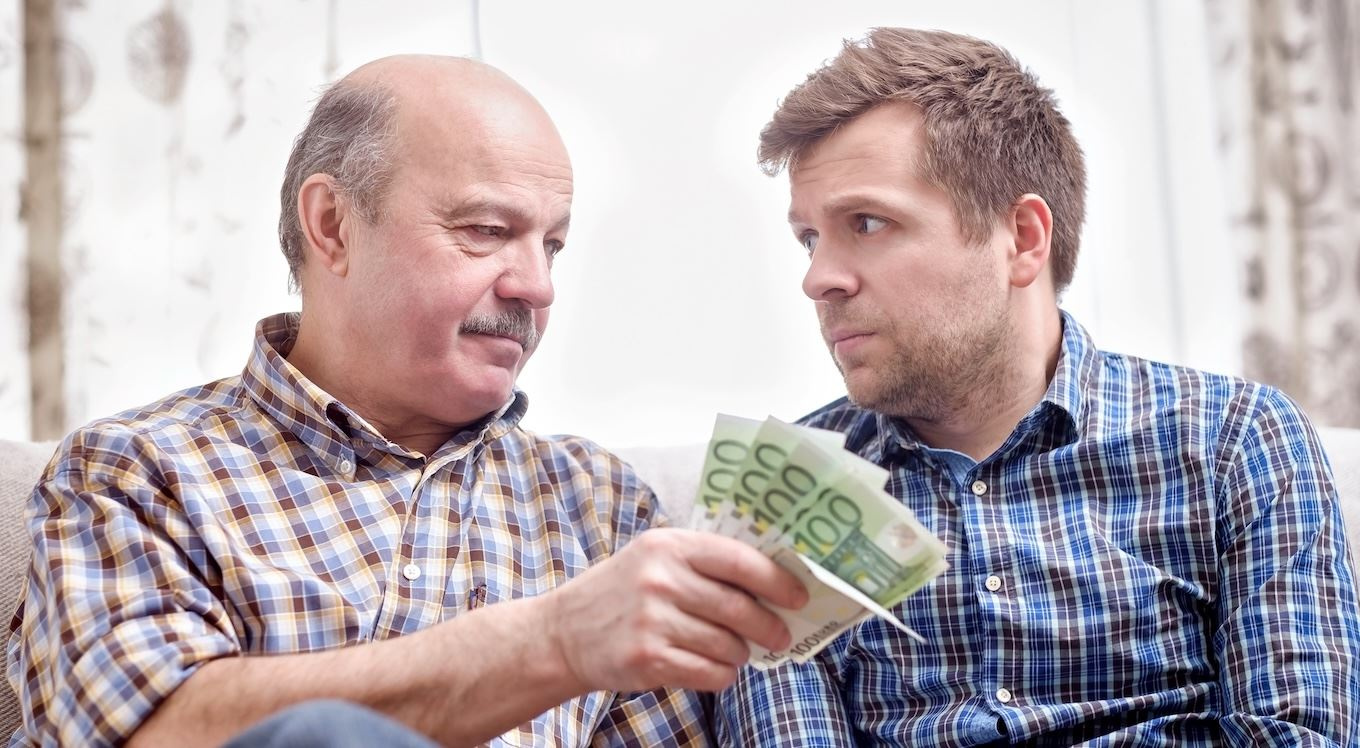 Účet za pokoj v rodine: Až 75 % Slovákov by blízkym požičalo, rolu záchrancu však preberá nečakaný člen domácnosti