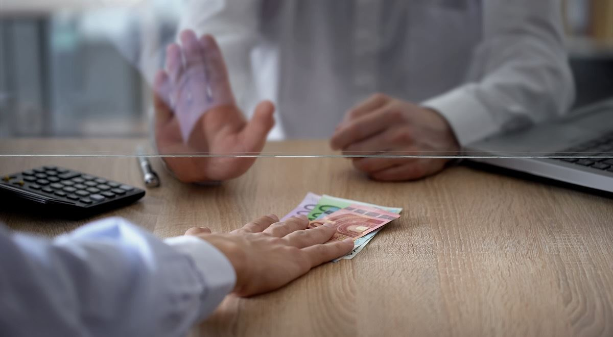 Slovenské banky rušia hotovosť, v niektorých pobočkách ju nemajú vôbec