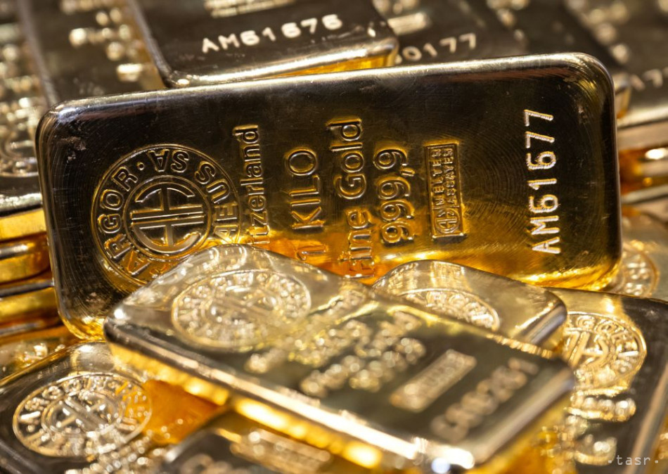 Cena zlata sa drží v blízkosti historických maxím