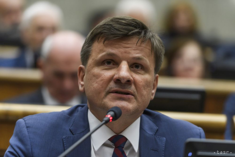 A. Hlina: Lesy SR odpredali synovi svojho funkcionára byt za 2600 eur