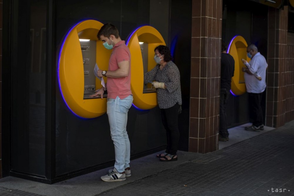 Španielska banka Sabadell zatvorí na domácom trhu stovky pobočiek