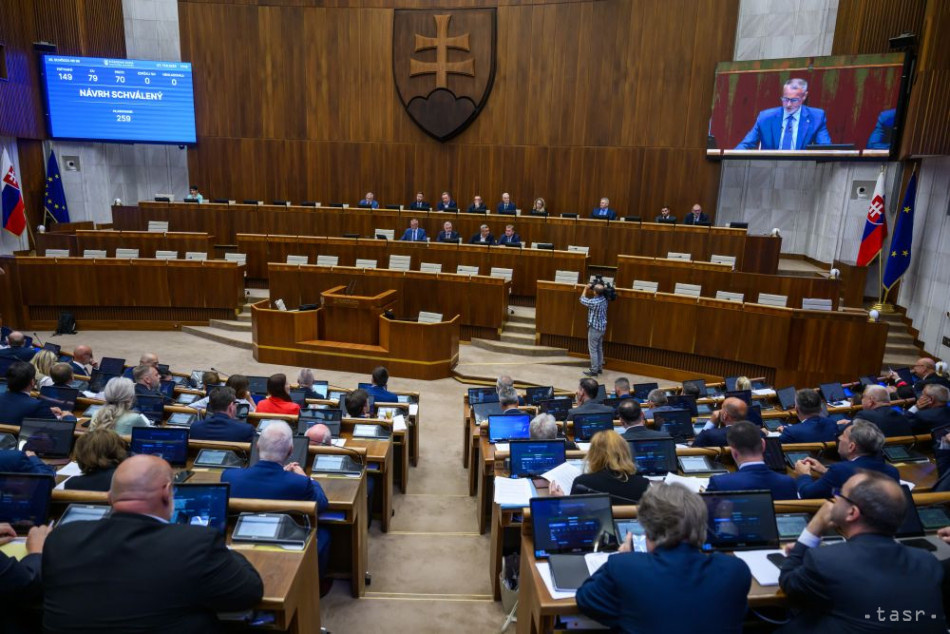 Poslanci začínajú stredajšie rokovanie správami z dielne NBS