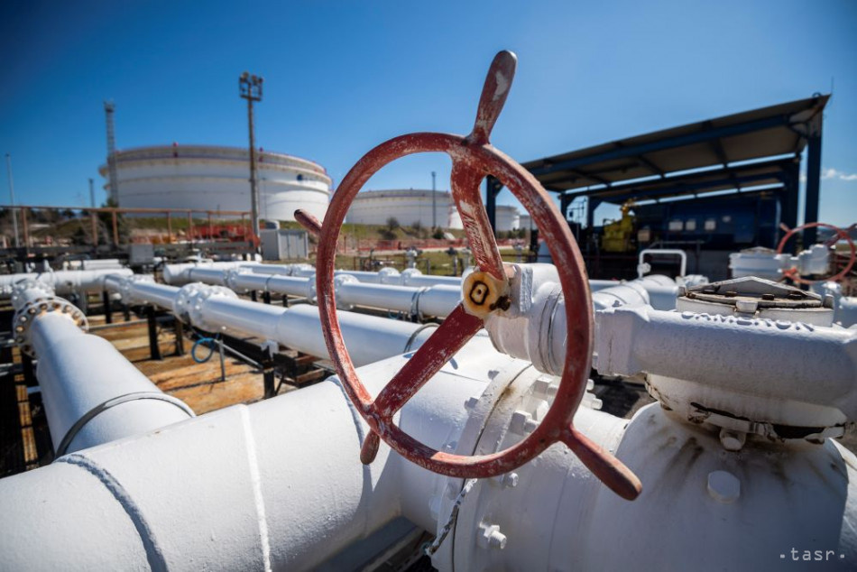 Ceny ropy v stredu ráno mierne klesli