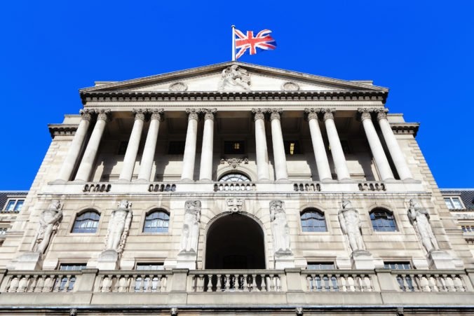Bank of England nechala úroky na rekordnom minime, upozornila však na rastúcu infláciu pre zvýšenie cien energií