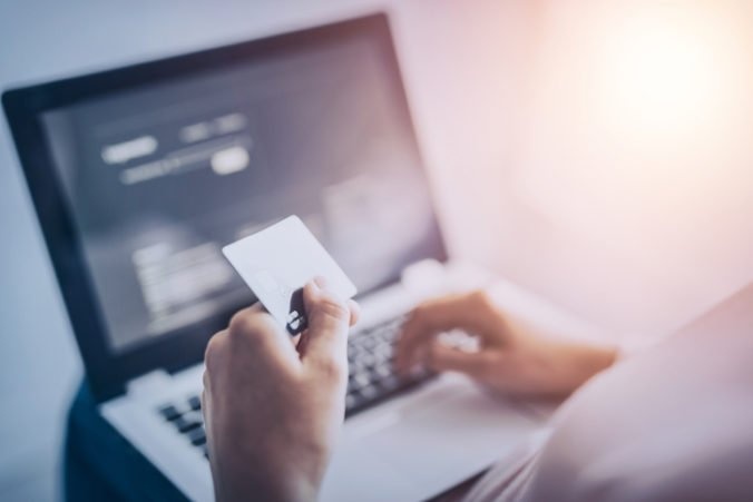 Banky počas sviatočných dní upravujú svoje otváracie hodiny a dôležité platby je dobré poslať v predstihu