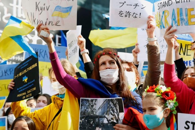 Japonsko tiež odpojí ruské banky od systému SWIFT, zmrazí Putinov majetok a pošle pomoc Ukrajine