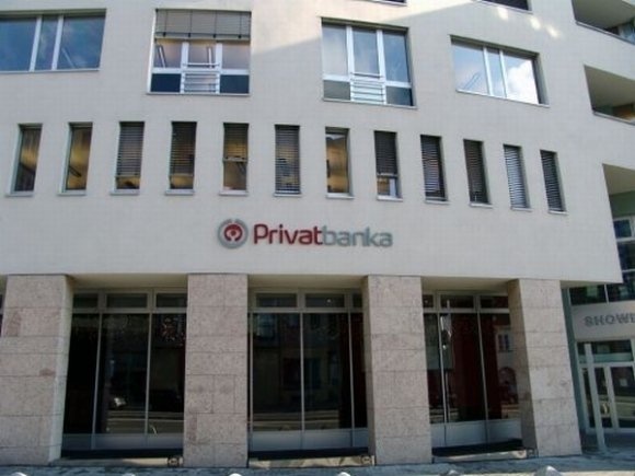 Privatbanka v prvom polroku rástla, klesli prevádzkové náklady a zvýšili sa prijaté poplatky